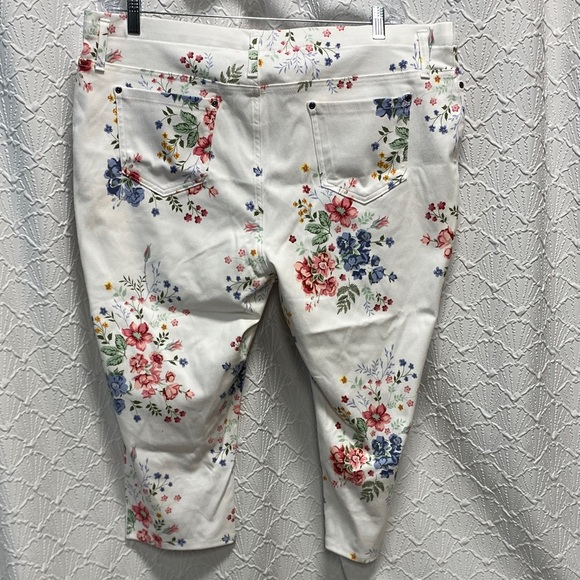 Terra & Sky size 2X White Floral Capri Pants stretch pull on comfy‎ casual - Picture 6 of 12